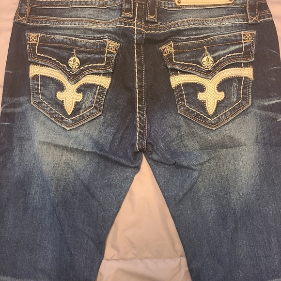 Tons of jeans! - Picture 2 of 11